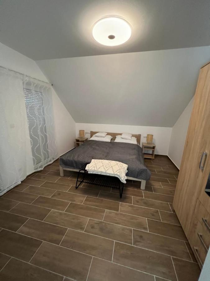 Janhaz Apartman Revfueloep Exterior photo